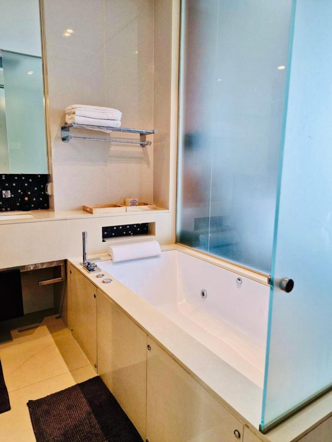 Luxury 1bed 1bath 300m Bts Phrom Phong, Emporium Emsphere Emquartier Appartement Bangkok